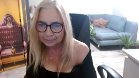 Snapshot of desiresofia chatting on 11.23.25 S O F I A online show from 11.23.25