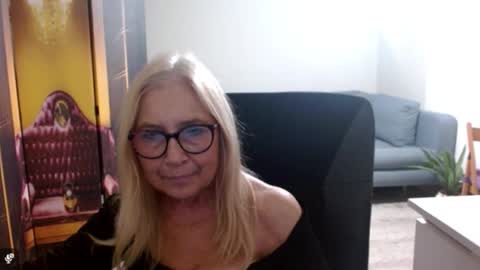 Snapshot of desiresofia chatting on 11.25.25 S O F I A online show from 11.25.25