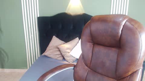 Snapshot of desiring__angel chatting on 12.06.24 Desiring Angel online show from 12.06.24