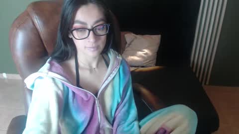 Snapshot of desiring__angel chatting on 12.18.24 Desiring Angel online show from 12.18.24