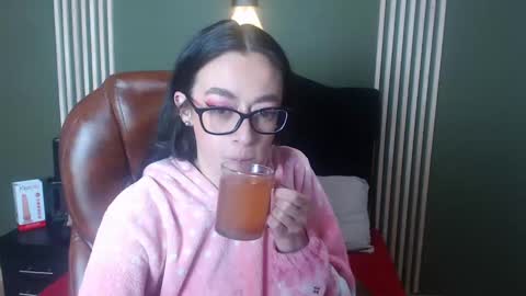 Snapshot of desiring__angel chatting on 01.07.25 Desiring Angel online show from 01.07.25