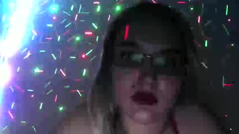 Snapshot of dessy_kendra chatting on 11.28.25 Kendra online show from 11.28.25