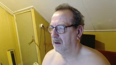 Snapshot of destelp chatting on 02.08.26 destelp online show from 02.08.26