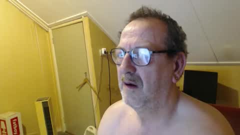 Snapshot of destelp chatting on 02.08.26 destelp online show from 02.08.26