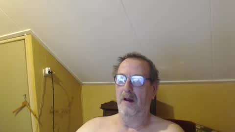 Snapshot of destelp chatting on 02.25.26 destelp online show from 02.25.26