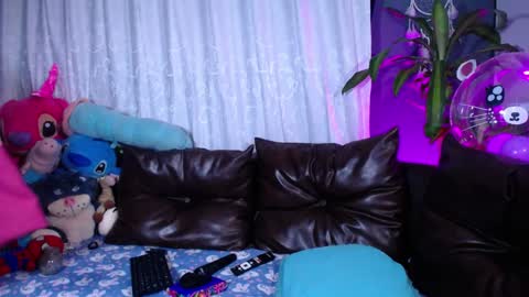 Independent model online show from 01.01.25