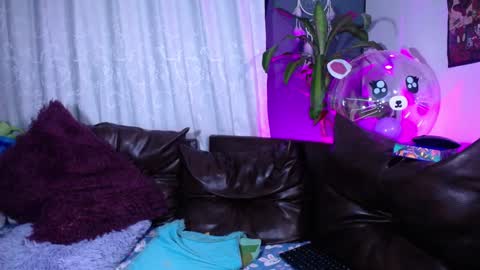 Independent model online show from 01.02.25