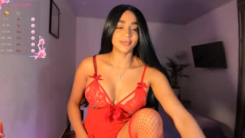 Snapshot of destinnemil chatting on 10.04.25 Destinne Mill online show from 10.04.25