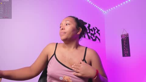 Snapshot of desty_y chatting on 10.28.25 desty_y online show from 10.28.25