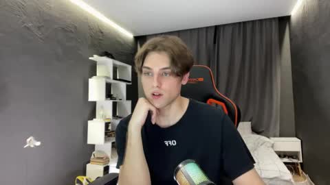 devilnut1 online show from 11.21.25