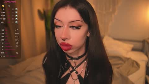 Snapshot of devilss_toy chatting on 10.29.25 CIBELLE online show from 10.29.25