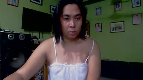 Snapshot of dha117 chatting on 12.15.25 Dhalia lips online show from 12.15.25