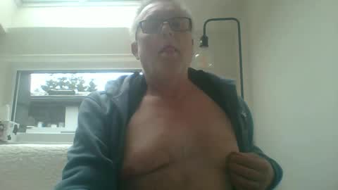 Snapshot of dial76 chatting on 01.31.25 dial76 online show from 01.31.25