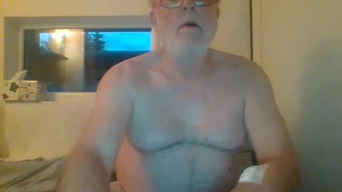 Snapshot of dial76 chatting on 02.27.25 dial76 online show from 02.27.25