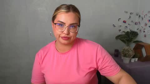 Snapshot of diamantkriss_ chatting on 05.19.26 Kriss online show from 05.19.26