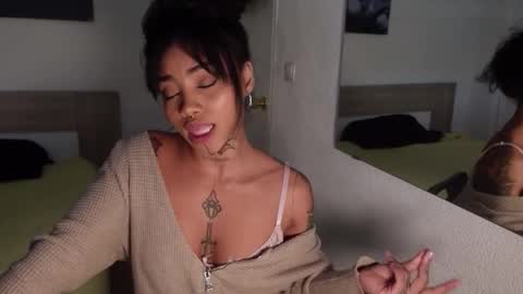 Snapshot of diamon_kataleya chatting on 11.24.25 Melissa My schedule 10pm time Colombia online show from 11.24.25