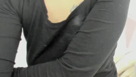 Snapshot of diamond_ava_ chatting on 01.07.25 Thea online show from 01.07.25