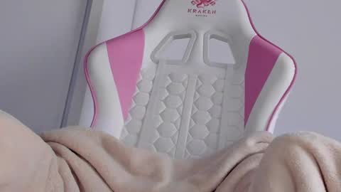 Snapshot of diamond_ava_ chatting on 01.21.25 Thea online show from 01.21.25