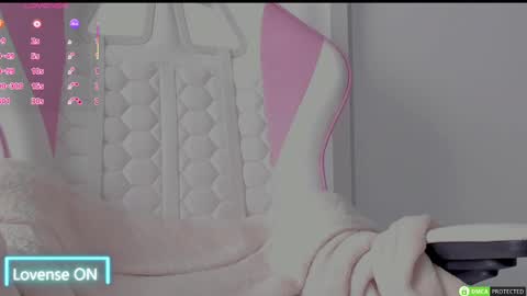 Snapshot of diamond_ava_ chatting on 02.21.25 Thea online show from 02.21.25