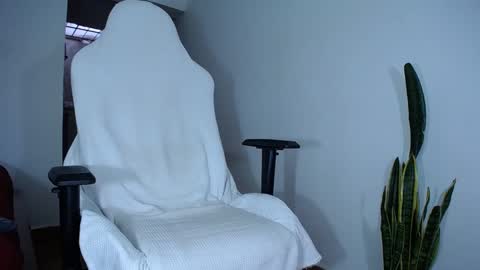 Snapshot of diamond_black00 chatting on 01.15.25 MaSSimo online show from 01.15.25