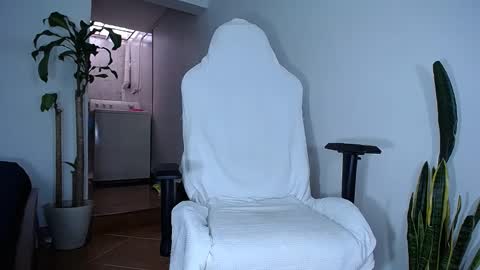 Snapshot of diamond_black00 chatting on 02.04.25 MaSSimo online show from 02.04.25