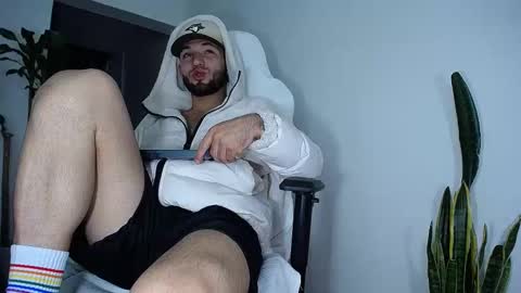 Snapshot of diamond_black00 chatting on 02.18.25 MaSSimo online show from 02.18.25