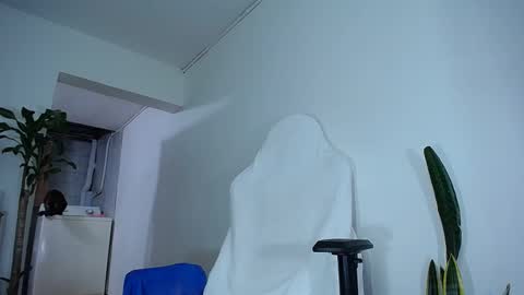 Snapshot of diamond_black00 chatting on 02.24.25 MaSSimo online show from 02.24.25