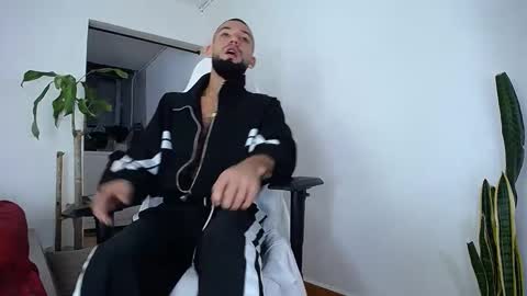 Snapshot of diamond_black00 chatting on 09.17.25 MaSSimo online show from 09.17.25