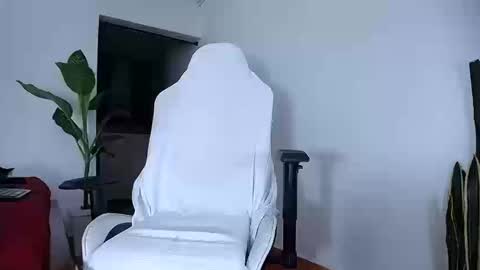 Snapshot of diamond_black00 chatting on 10.15.25 MaSSimo online show from 10.15.25