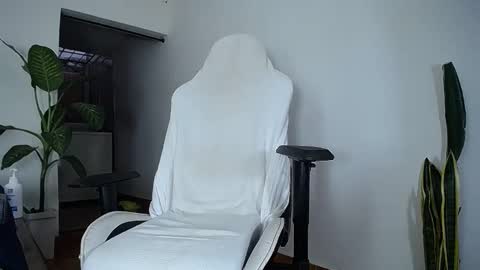 Snapshot of diamond_black00 chatting on 11.13.25 MaSSimo online show from 11.13.25