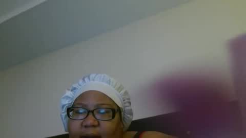 Snapshot of diamondbbwqueen chatting on 05.17.26 diamondbbwqueen online show from 05.17.26