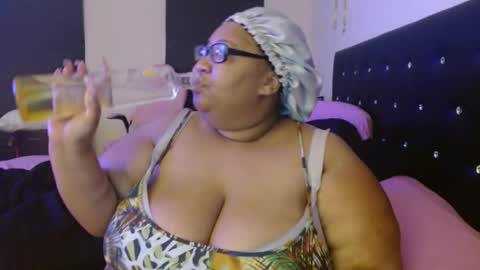 Snapshot of diamondbbwqueen chatting on 07.26.26 diamondbbwqueen online show from 07.26.26