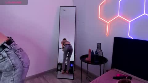 Diana  online show from 11.23.25