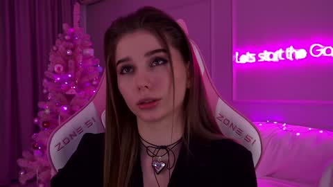 Snapshot of dianabecker chatting on 12.22.24 Diana online show from 12.22.24