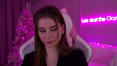 Snapshot of dianabecker chatting on 12.23.24 Diana online show from 12.23.24