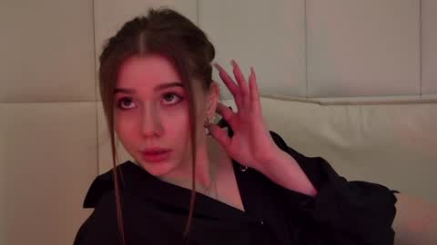 Snapshot of dianabecker chatting on 02.04.25 Diana online show from 02.04.25