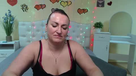 Snapshot of dianamgg chatting on 03.12.25 Diana online show from 03.12.25