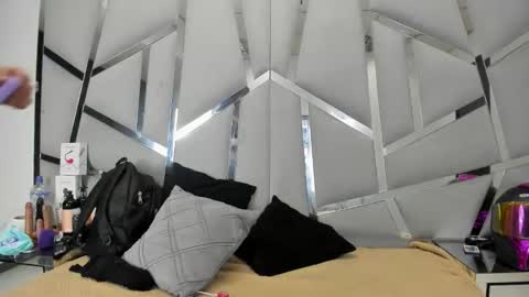 Snapshot of dianarous chatting on 05.24.26 dianarous online show from 05.24.26