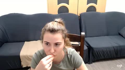 Snapshot of dianasmiey7 chatting on 12.17.24 dianasmiey7 online show from 12.17.24