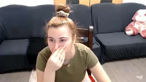 Snapshot of dianasmiey7 chatting on 01.18.25 dianasmiey7 online show from 01.18.25