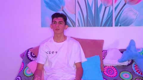 Snapshot of dianayleo chatting on 12.21.25 Ana Leo online show from 12.21.25