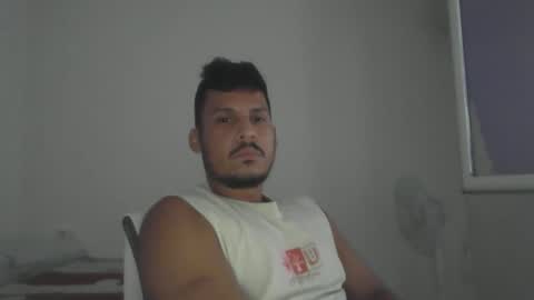 Snapshot of diangohetero21cm chatting on 10.17.25 diangohetero21cm online show from 10.17.25