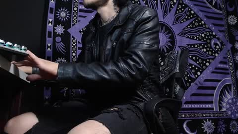 DICAPRIO online show from 02.05.25