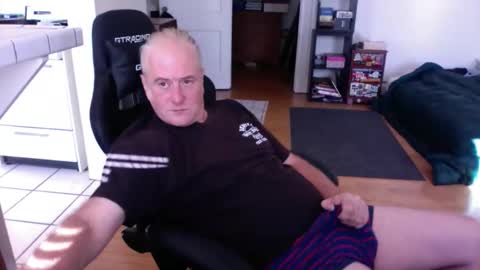 Snapshot of dickflasher5 chatting on 10.10.25 Richard Fleischer online show from 10.10.25