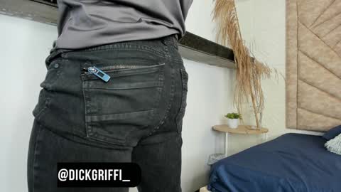 Snapshot of dickgriffith chatting on 01.10.25 Dick Griffith online show from 01.10.25