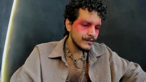 Snapshot of diemond_latinx98 chatting on 11.26.25 diemond_latinx98 online show from 11.26.25