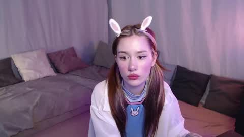 Hi im Alice 3 Im usualy online 03-10 or 17-21 UTC0 online show from 05.22.26