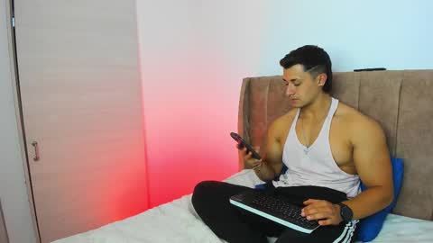 Snapshot of dilan_coy chatting on 12.19.25 Dilan Coy online show from 12.19.25