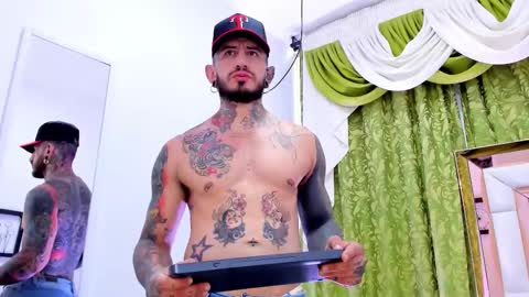 Snapshot of dilan_scootk_ chatting on 11.19.25 dilan_scootk_ online show from 11.19.25