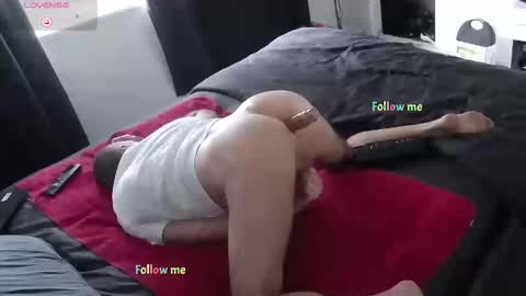 Snapshot of dilf_4u chatting on 12.07.24 Hot Penis online show from 12.07.24